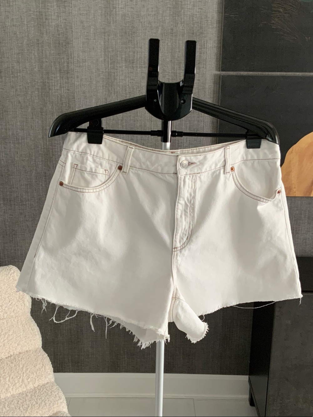 Dynamite Claudia White Frayed Hem Denim Shorts 14